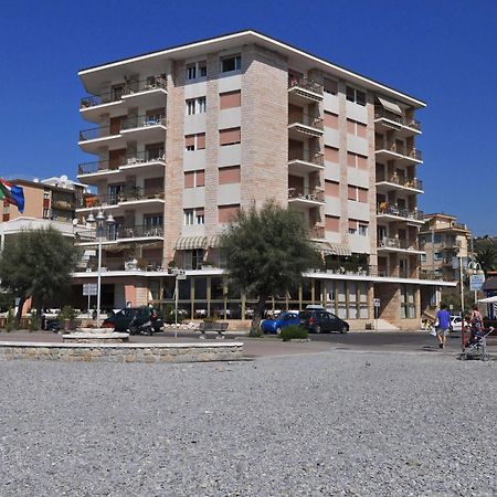 Gaiavacanze Beach Apartment 博尔迪盖拉 外观 照片