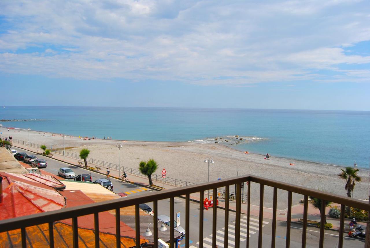 Gaiavacanze Beach Apartment 博尔迪盖拉 外观 照片